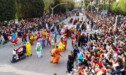 Portakal Çiçeği Karnavalı'nda rengarenk kortej