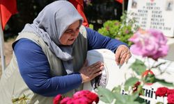 Adana’da şehitlikte hüzünlü bayram: Gözyaşları sel oldu
