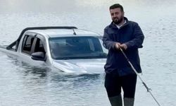 Göletten geçmek istedi, arazi aracı sulara gömüldü