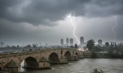 Adana’da hava aniden değişiyor: Sıcaklıklar düşüyor, gök gürültülü sağanak yağış geliyor!
