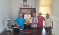 100. Yılspor’dan Tolga Çelik’e teşekkür plaketi
