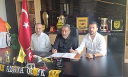 Adana 01 FK'da Yeni Hoca Cafer Elek'in İmza Töreni