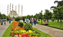 Adana'yı keşfedecek gençlere özel şehir rehberi hazırlandı
