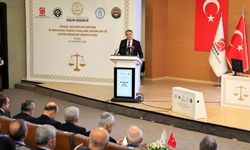 Adana Valisi Yavuz, iş hukuku sempozyumunun açılışında konuştu