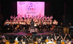 Adana'da çocuk korosu konseri büyük beğeni topladı
