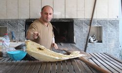 Adana'da fırıncılar 80 derecede ekmek mesaisinde
