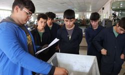Adana’da gençler sıfır atık için kendi makinelerini üretti