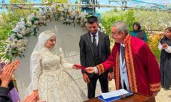 Ali Bedrettin Karataş genç çiftin nikahını kıydı