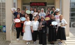 Adana’da anne adayları ve ebeler sanat atölyesinde buluştu