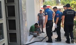 Annesinin ihbarı faciayı önledi! Kendini odaya kilitleyip yangın çıkardı