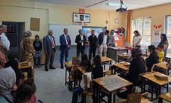 Başkan Mahmut Dal öğrencilerin karne sevincine ortak oldu