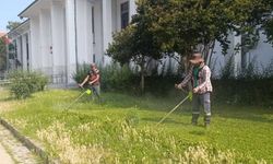 Ceyhan Belediyesi'nden meydanlarda kapsamlı temizlik çalışması