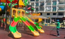 Ceyhan’da meydan ve parklarda kapsamlı temizlik çalışması