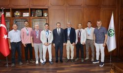 Çukurova Üniversitesi akademisyenlerinden yüzmede 21 madalya