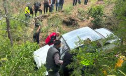 Feke’de Otomobil Uçuruma Yuvarlandı: Sürücü Yaralandı