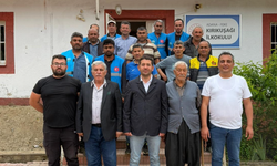 Feke’de okul bahçesine parke döşeme çalışmasında sona gelindi