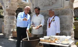 Fellah Kebap’ta Ahilik Geleneği: Başkan Göger ve Vali Yardımcısı Öz’den aşure etkinliği