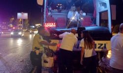 Gece yarısı kavşakta can pazarı! Yolcu otobüsü kaza yaptı