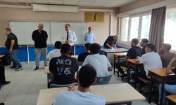 İzzettin Aydın öğrencilerin karne heyecanına ortak oldu