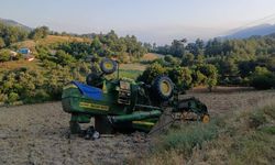 Kozan’da kontrolden çıkan biçerdöver devrildi