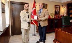 Milli Eğitim Müdürü Aras’tan Gündoğdu’ya teşekkür plaketi