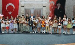 Minik ressamların eserleri sanatseverlerle buluştu