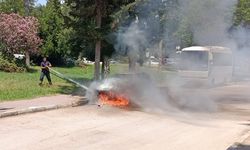 Peş peşe patladı! Adana'da otomobil alevlere teslim oldu