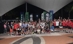 Rus ve Türk Sporcular Mersin’deki Tarihi Gece Koşusunda Buluştu