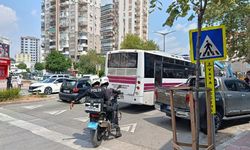 Adana'da yaya geçidinde feci kaza: Genç kız hayatını kaybetti