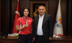 Adana'nın gururu Elif Şevval Kurt’a Büyükşehir’de anlamlı ağırlama