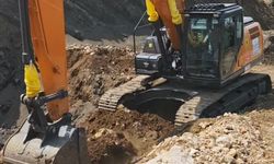 Aladağ'ın araç filosu güçlendi: Yeni ekskavatör göreve başladı