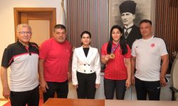 Balkan Şampiyonu Elif Şevval Kurt'tan Ceyhan Belediyesi'ne ziyaret