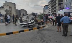 Bariyerlere çarpan otomobil takla attı: 2 ölü, 3 yaralı