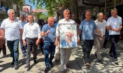 CHP Pozantı İlçe Başkanı istifa etti! Özgür Özel'in fotoğrafını Yeni Parti binasına astı