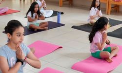 Çukurova'da çocuklar yoga ile hem eğleniyor hem gelişiyor
