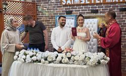Genç çiftin en mutlu günü: Nikah şahidi Başkan Mahmut Dal oldu