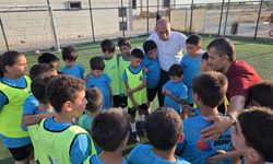 Başkan Altıok, minik futbolcularla buluştu