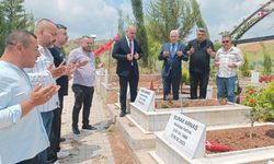MHP Adana teşkilatı ülküdaşlarını unutmadı! Kabirleri ziyaret edilip dualar edildi