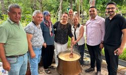 Müzeyyen Şevkin Denizli Mahallesi'nin aşure etkinliğine katıldı