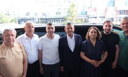 Özgür Özel Adana'dan birlik mesajlarıyla uğurlandı