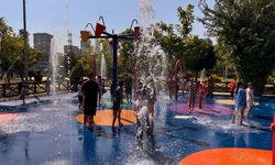 Adana sıcağından bunalan çocuklar su oyun parklarına akın etti