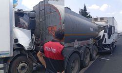TAG Otoyolu'nda tır tankere çarptı: 2 kişi yaralandı