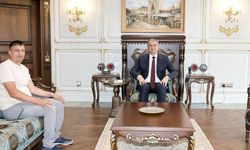 Vali Yavuz Şehit Ömer Halisdemir'in kardeşini ağırladı