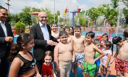 Yüreğir'de çocuklar su oyun parklarında yazın tadını çıkarıyor