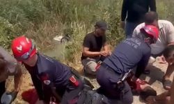 Yüreğir'de otomobil sulama kanalına düştü! Yaralılar son anda kurtarıldı
