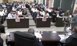 Adana Büyükşehir Meclisi’nde otobüs, çöp ve sinek sorunu gündemde