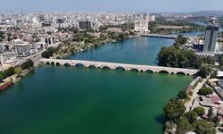 Adana sıcağa teslim oldu! Kentin tarihi noktalar sessizliğe büründü