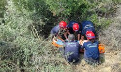 Adana’da uçuruma yuvarlanan araçta can pazarı: Bir kişi aranıyor