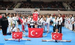 Adana'da Yaz Spor Okulları Şenliği renkli görüntülere sahne oldu
