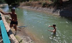 Adana'da "Yüzmeme güveniyorum" deyip ölüm kanalına atladılar